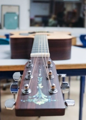 Guitar - Klik for at tilmelde dig