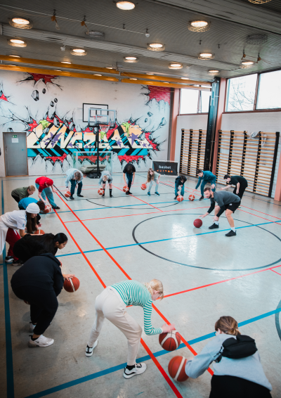 Basketball underviser underviser i basket.