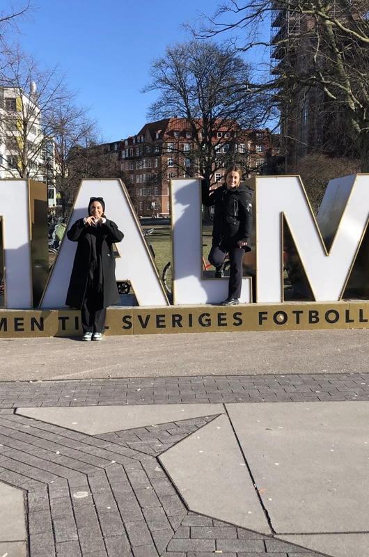 Billede af et stort skilt hvor der står Malmø