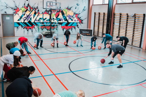 Basketball underviser underviser i basket.